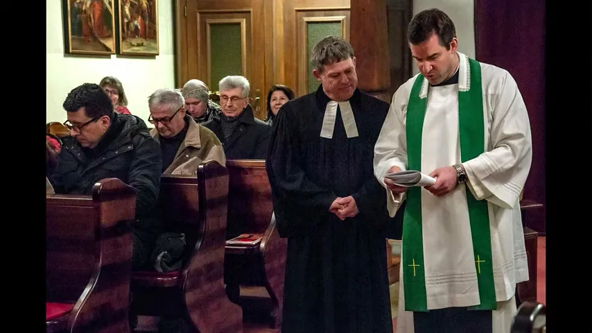 Pfarrer und Priester mit Gemeinde